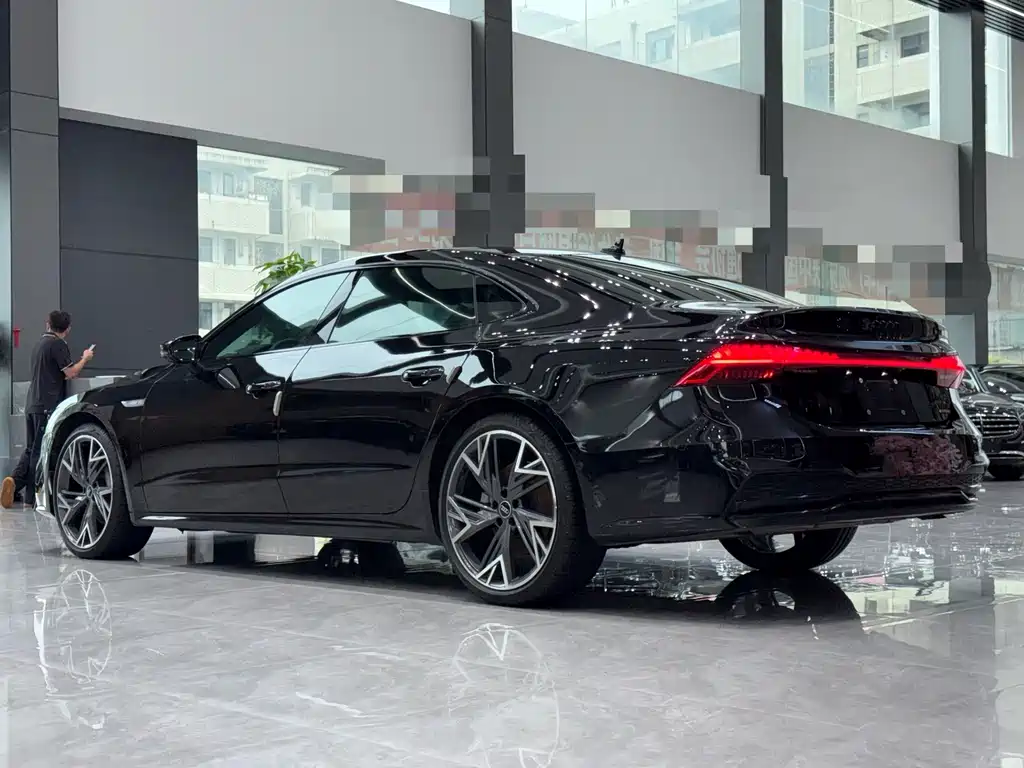 Audi A7L — фото 7