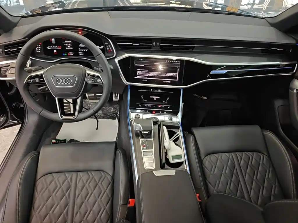 Audi A6L — фото 10