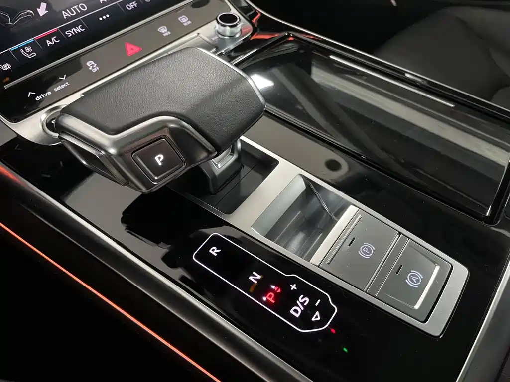 Audi Q8 — фото 15