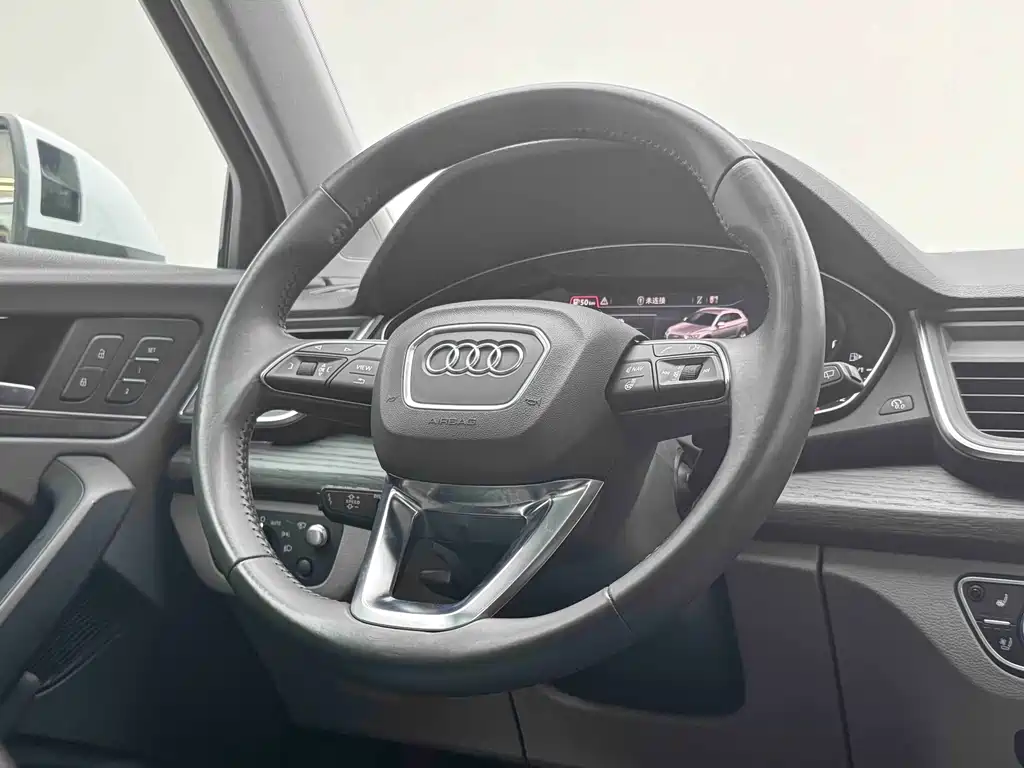 Audi Q5L — фото 10