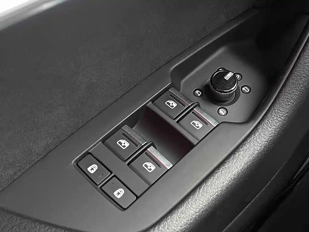 Audi A6L — фото 26