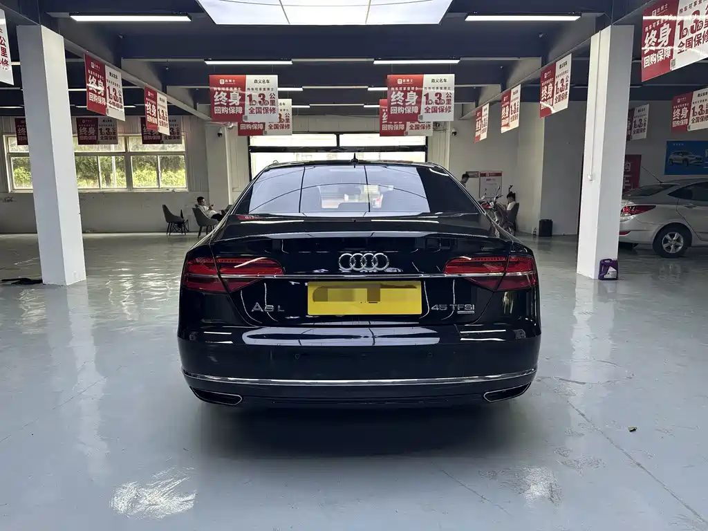 Audi A8 — фото 7