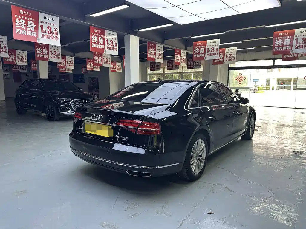 Audi A8 — фото 8