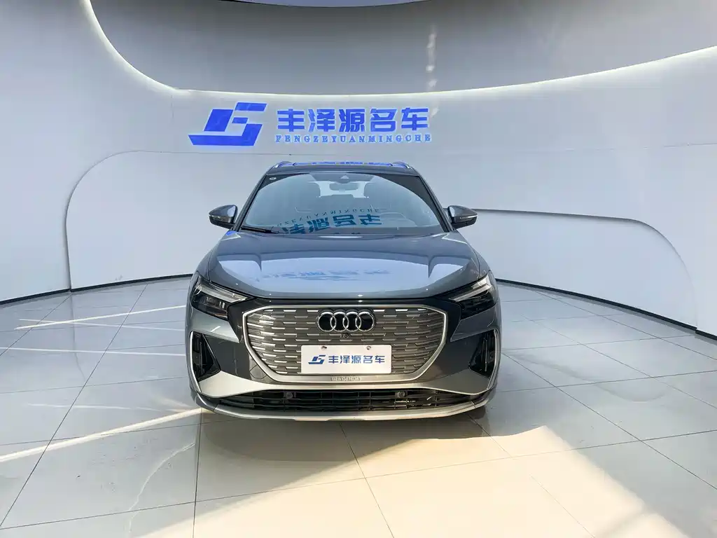 Audi Q4 e-tron — фото 2