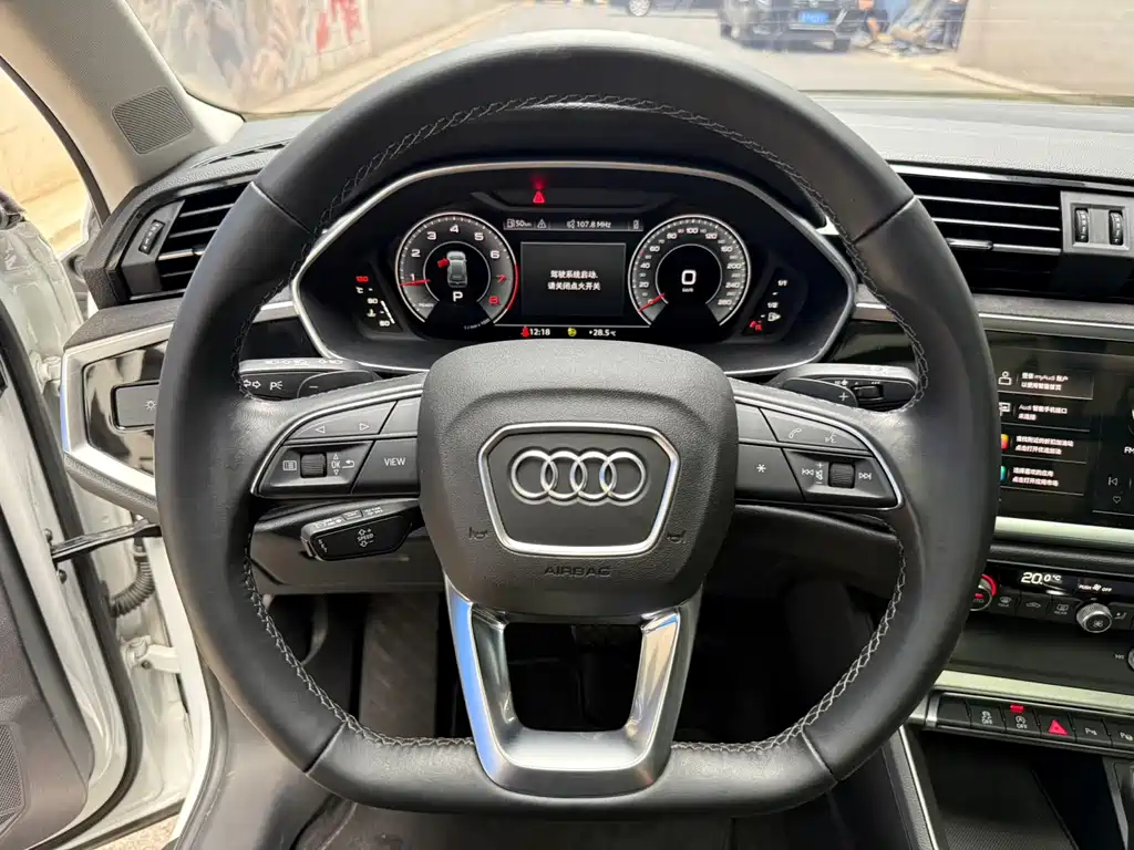 Audi Q3 — фото 11