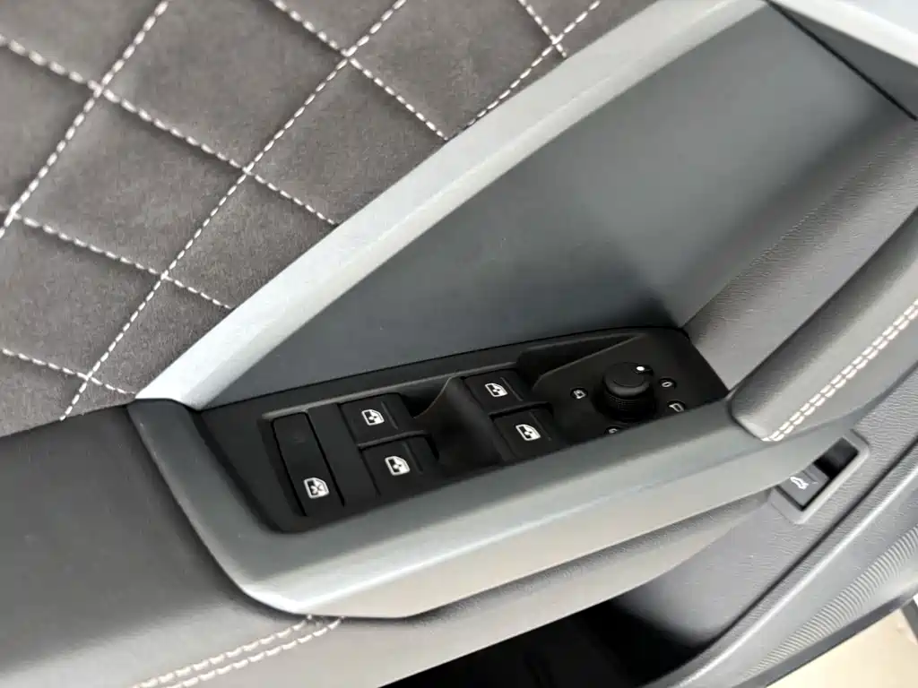 Audi Q3 Sportback — фото 11