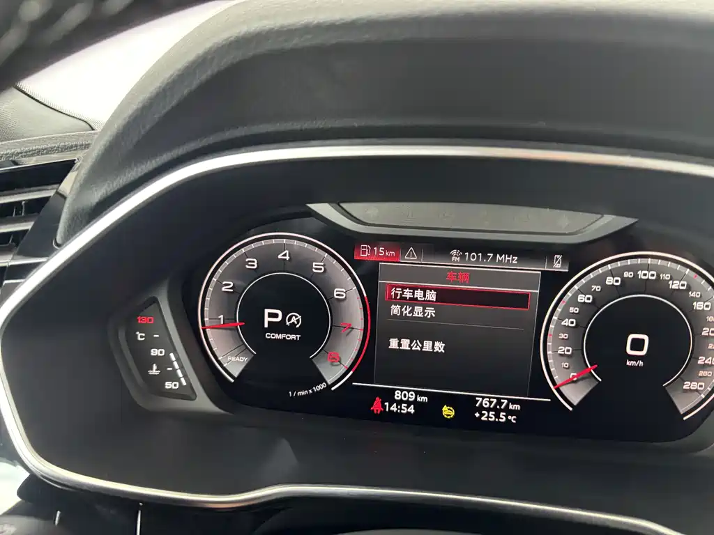 Audi Q3 Sportback — фото 16