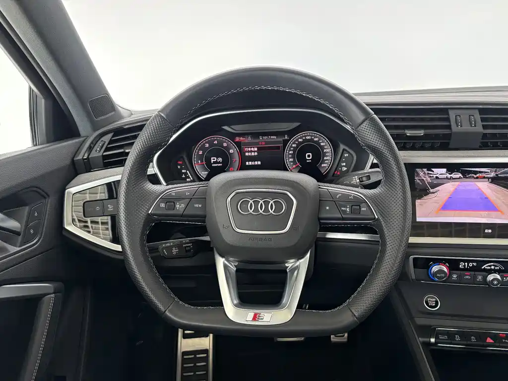 Audi Q3 Sportback — фото 17