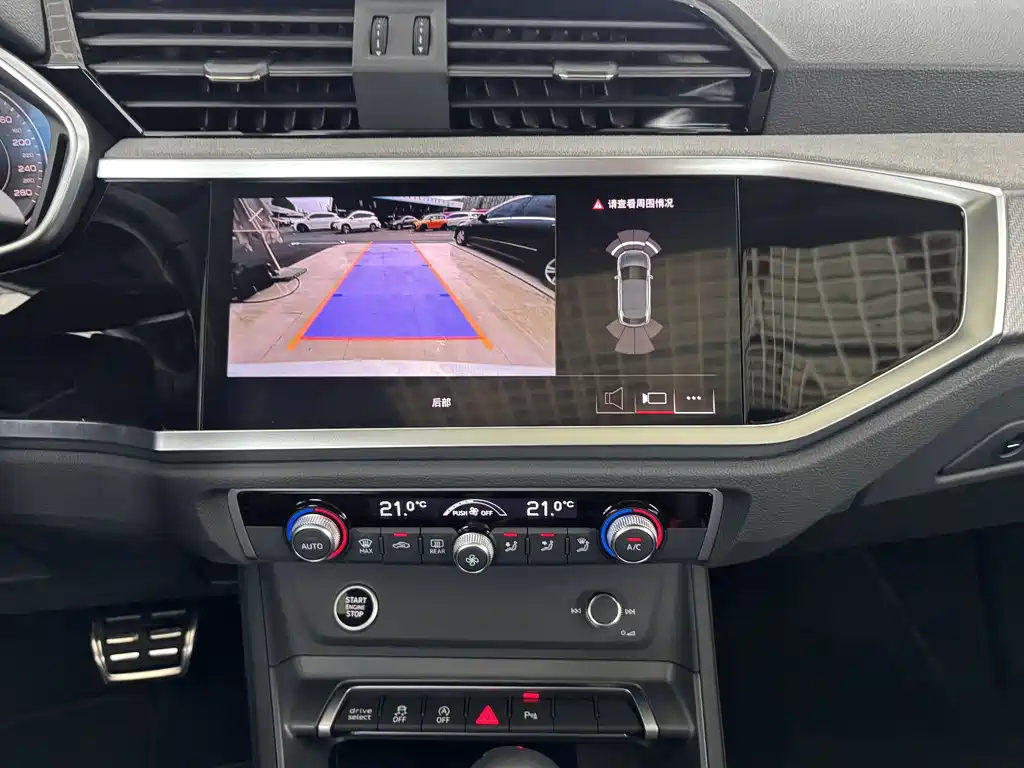 Audi Q3 Sportback — фото 18