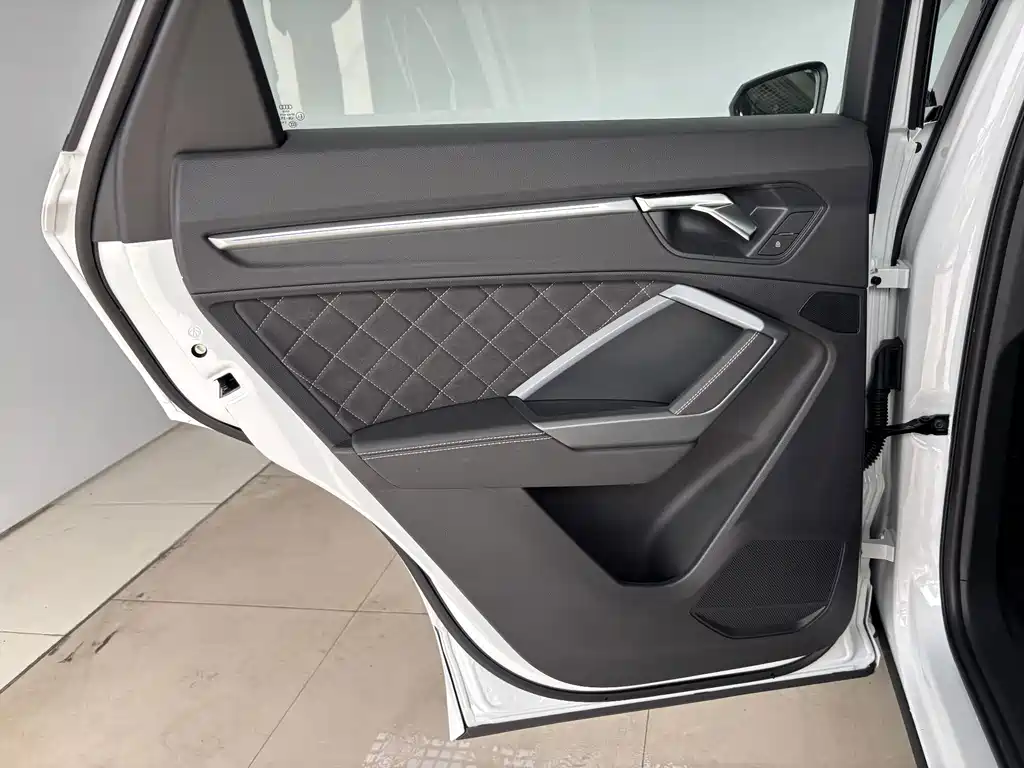 Audi Q3 Sportback — фото 21