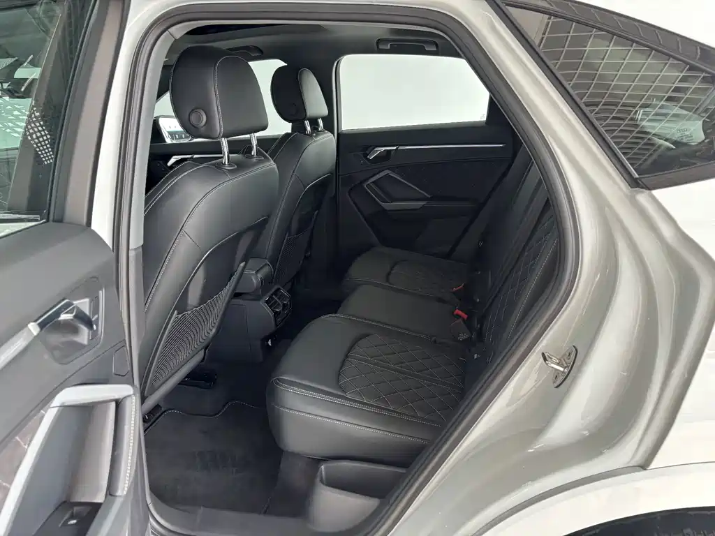 Audi Q3 Sportback — фото 22