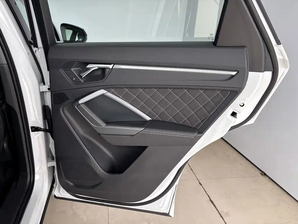 Audi Q3 Sportback — фото 23
