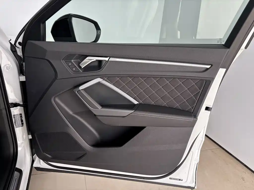 Audi Q3 Sportback — фото 24