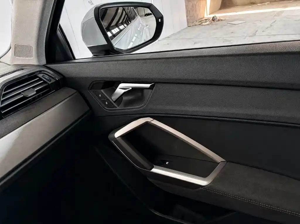 Audi Q3 — фото 11