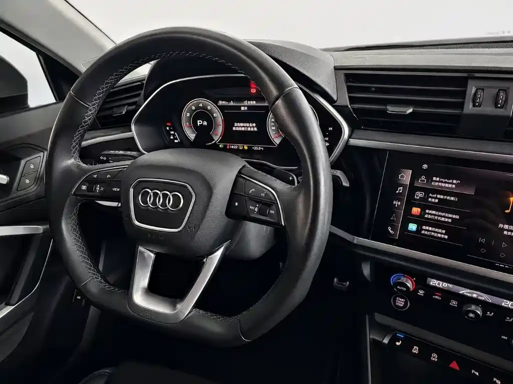 Audi Q3 — фото 18