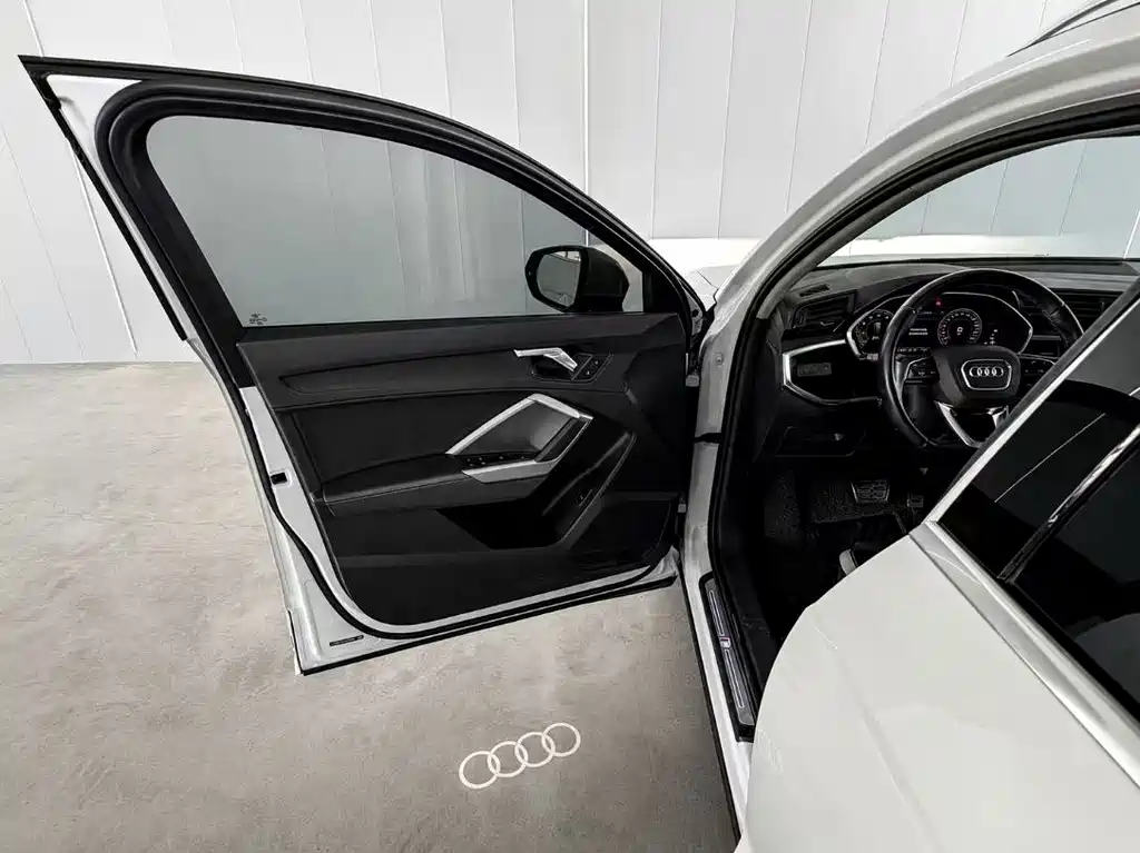 Audi Q3 — фото 17