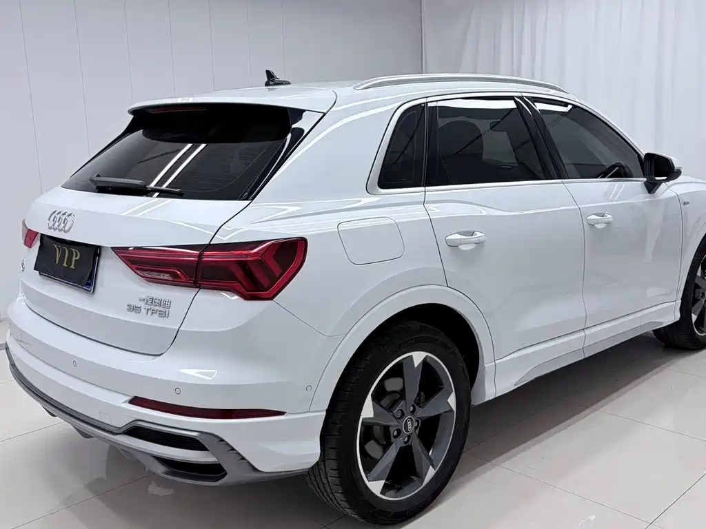 Audi Q3 — фото 4