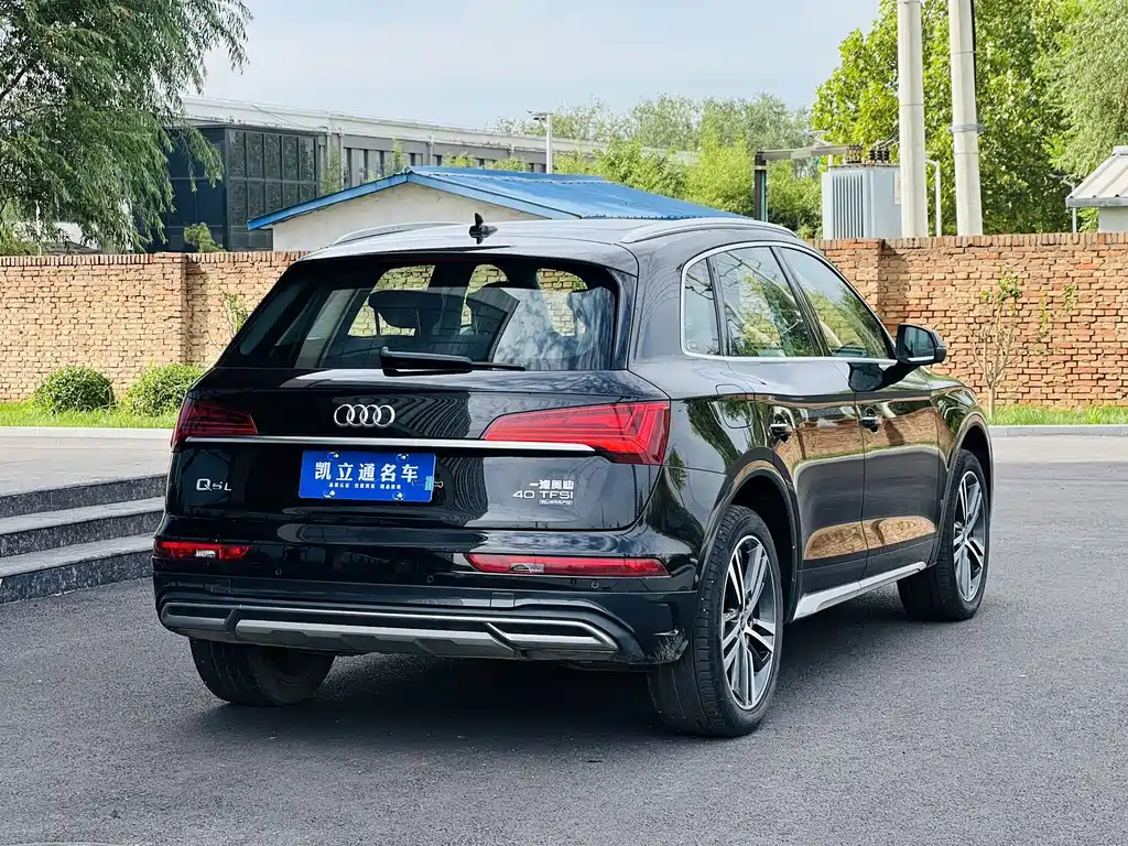 Audi Q5L — фото 4