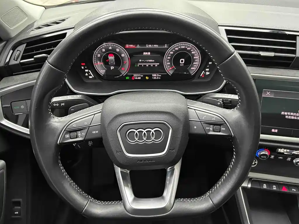 Audi Q3 — фото 3