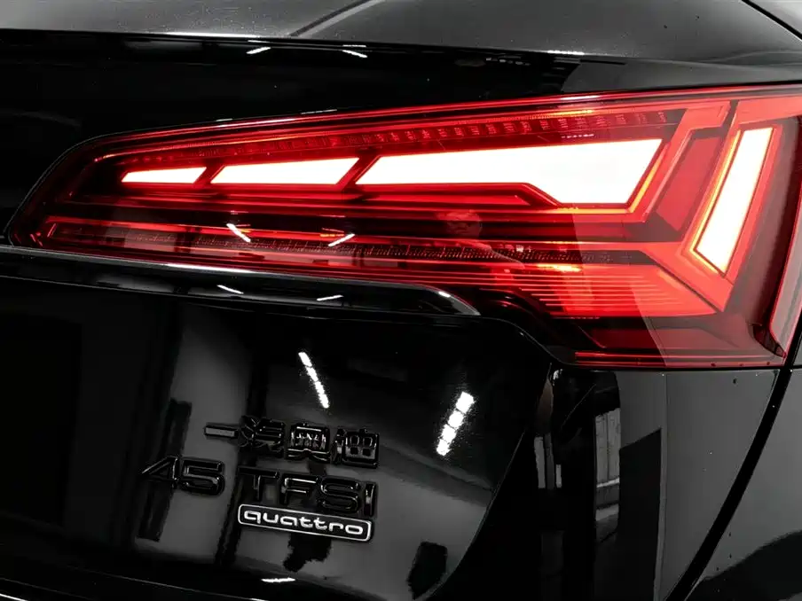 Audi Q5L — фото 17