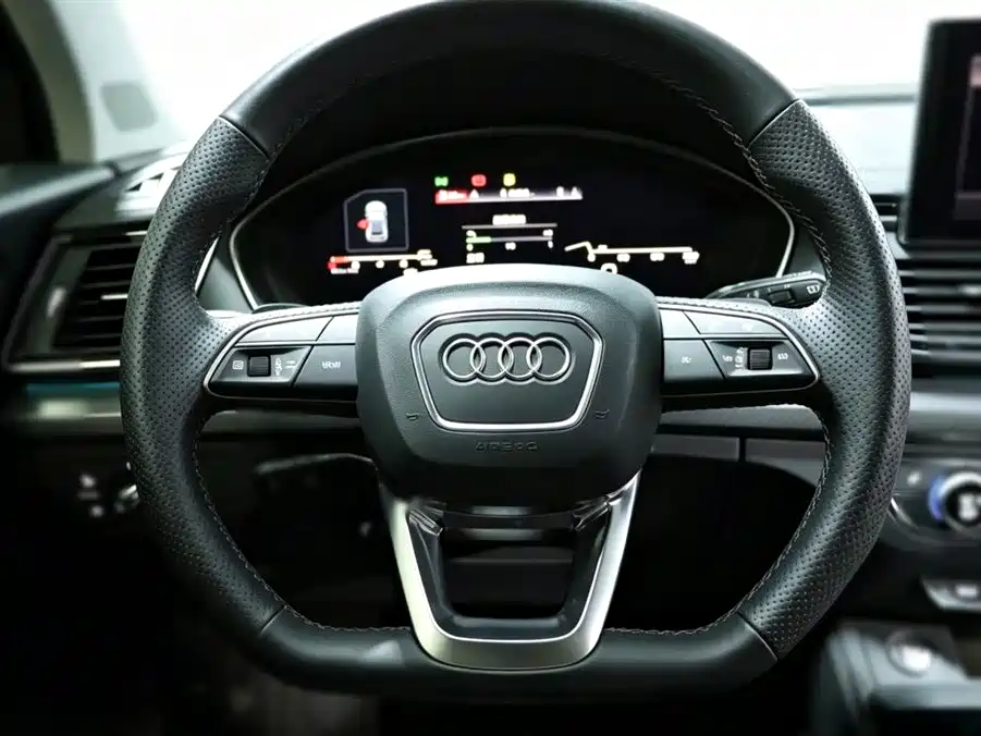 Audi Q5L — фото 10