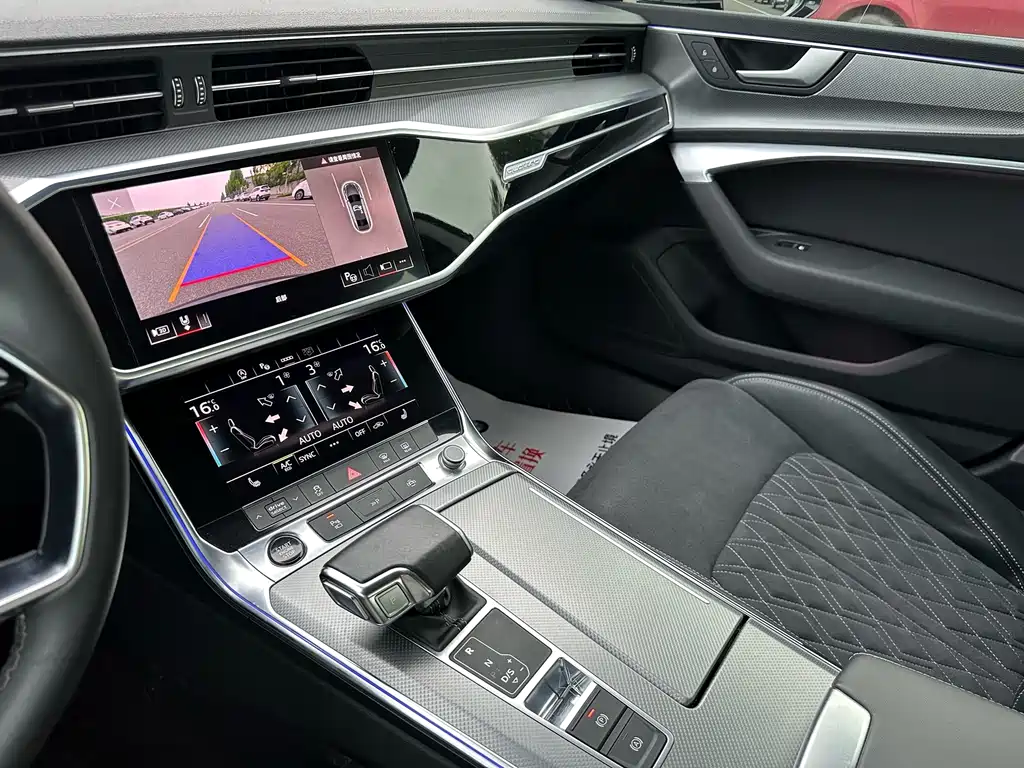 Audi A7L — фото 13