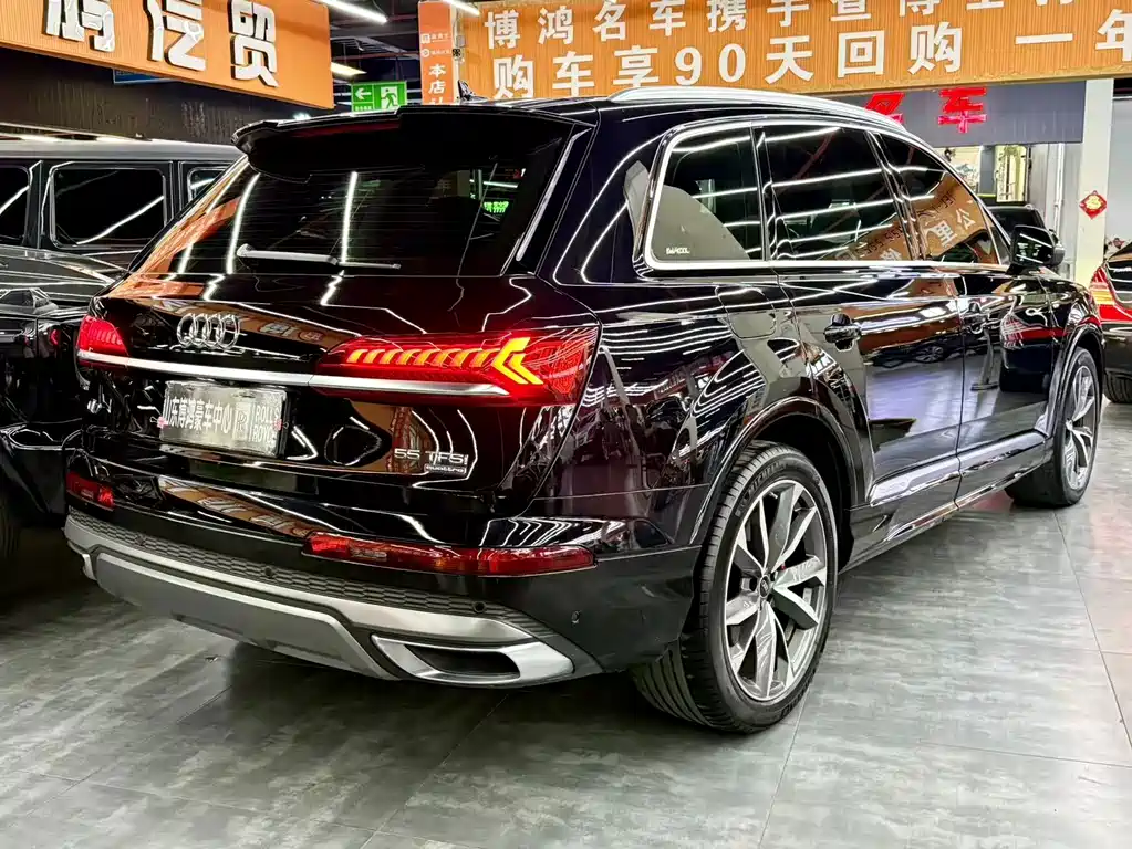 Audi Q7 — фото 17