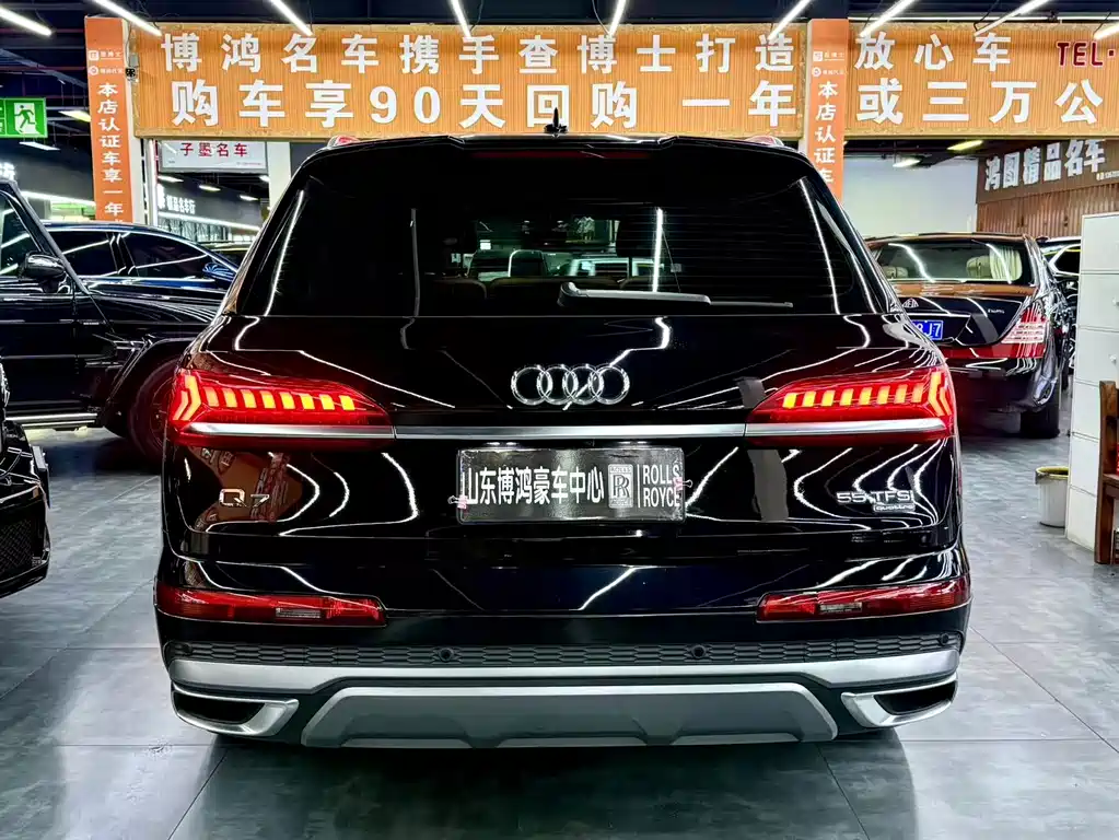 Audi Q7 — фото 18