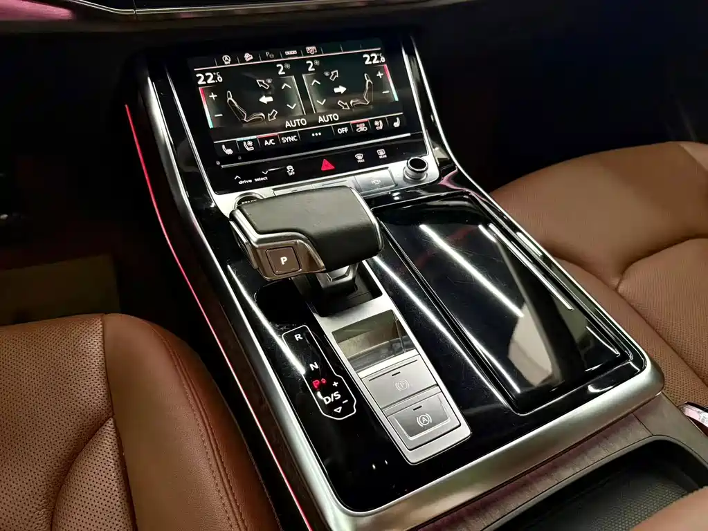 Audi Q7 — фото 9