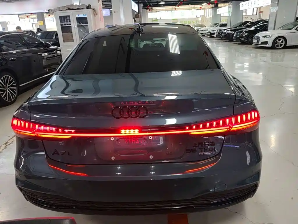 Audi A7L — фото 6