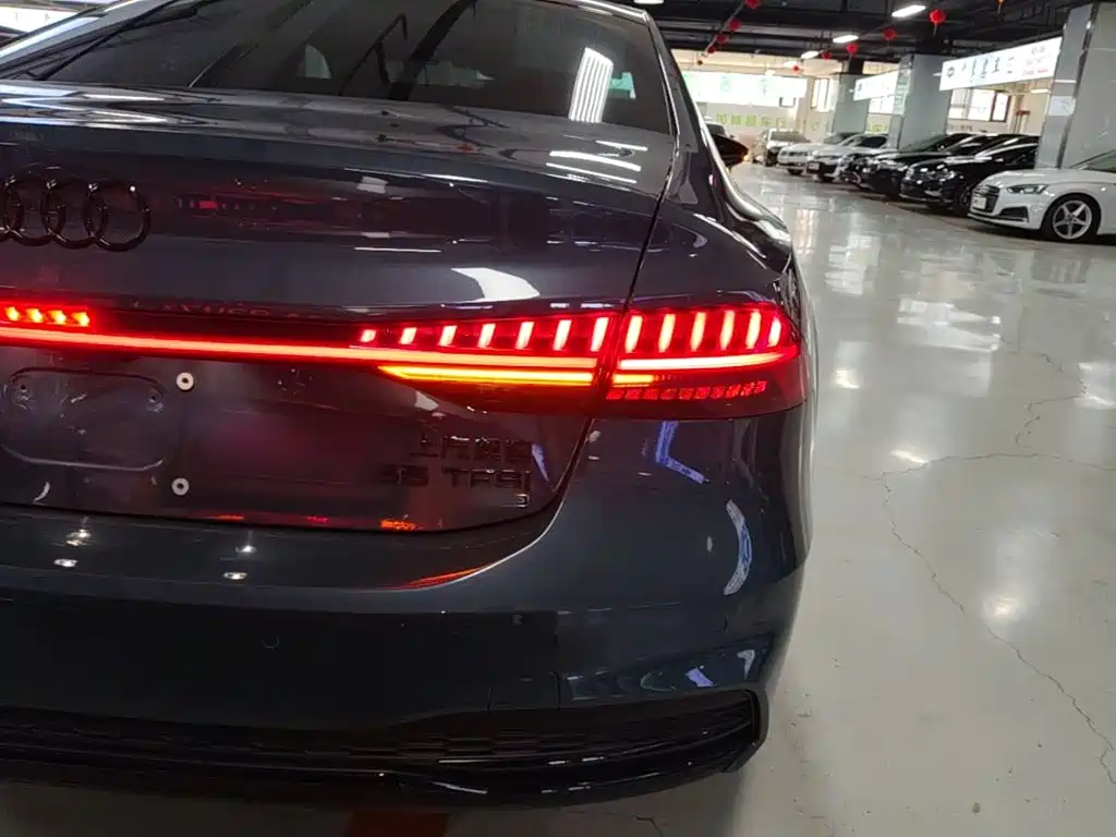 Audi A7L — фото 8