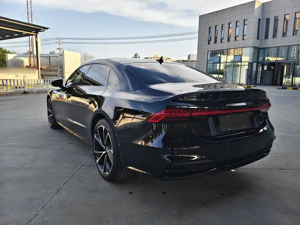 Audi A7L — фото 8