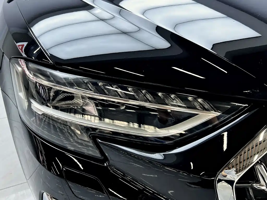 Audi A8 — фото 9
