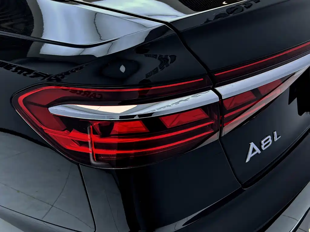 Audi A8 — фото 10
