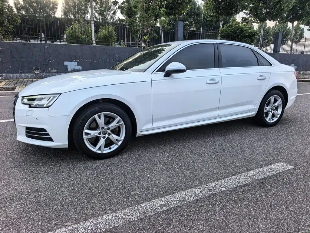 Audi A4L — фото 22