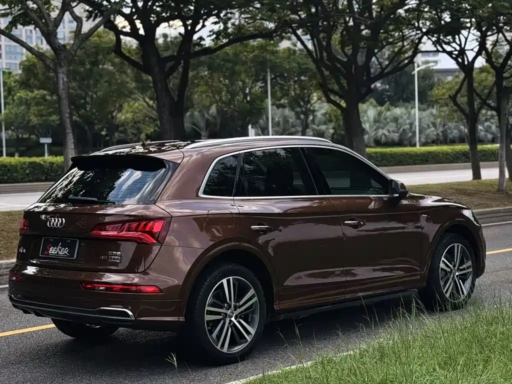 Audi Q5L — фото 5