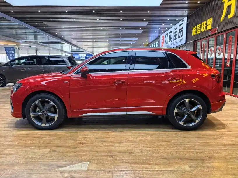 Audi Q3 — фото 17