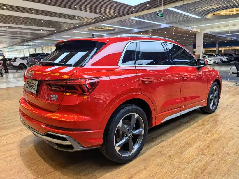 Audi Q3 — фото 21