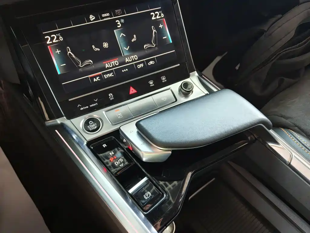 Audi e-tron — фото 10