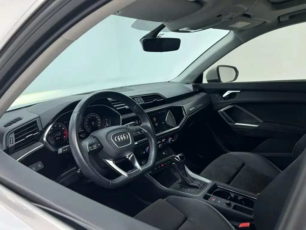 Audi Q3 — фото 10