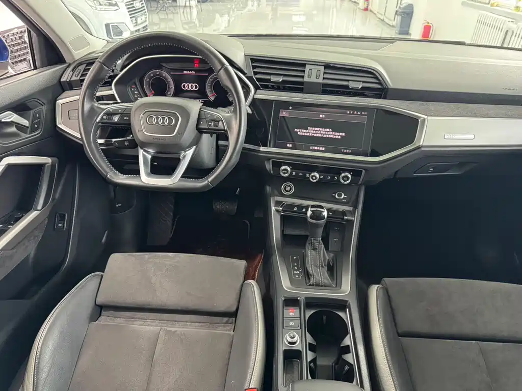 Audi Q3 — фото 11