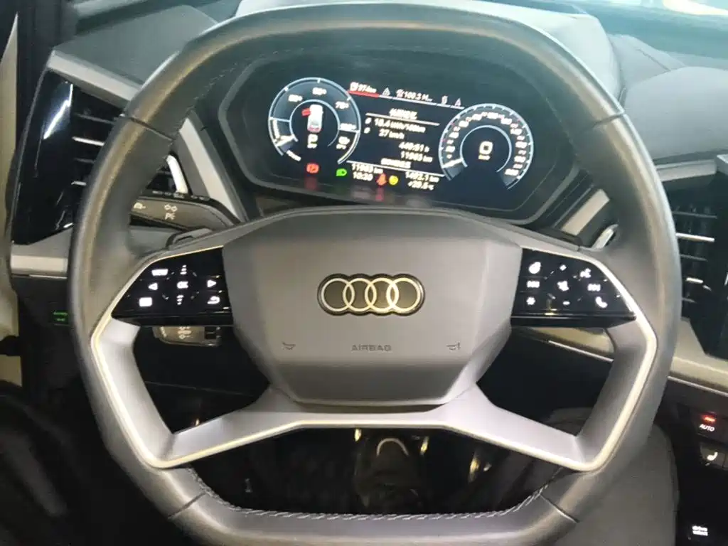 Audi Q5 e-tron — фото 11