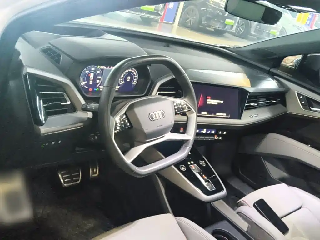 Audi Q5 e-tron — фото 10