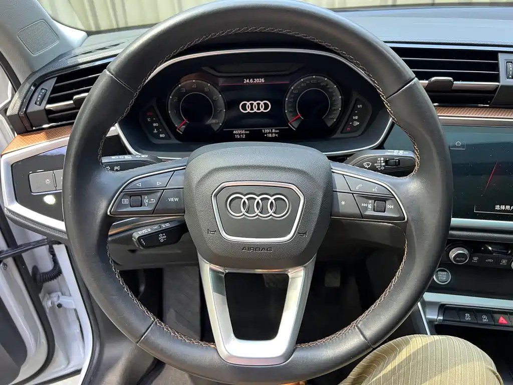 Audi Q3 — фото 15