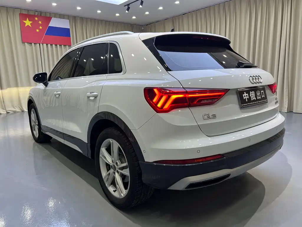 Audi Q3 — фото 17