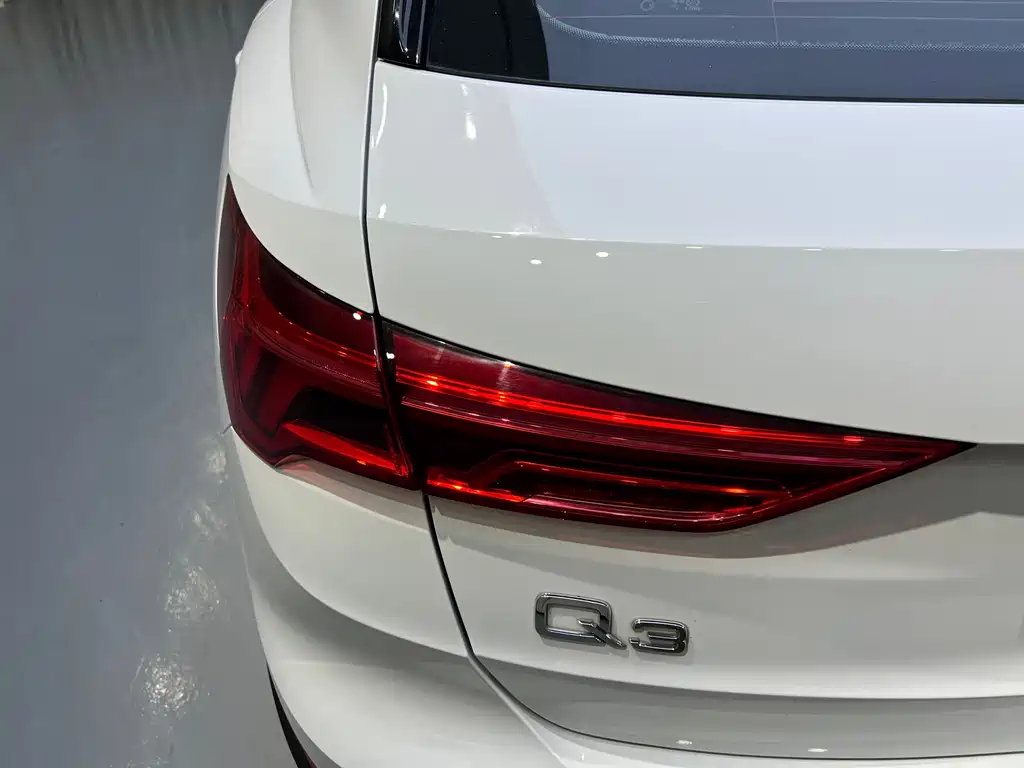 Audi Q3 — фото 26