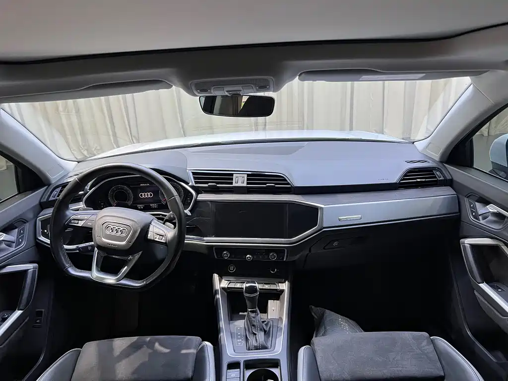 Audi Q3 — фото 11