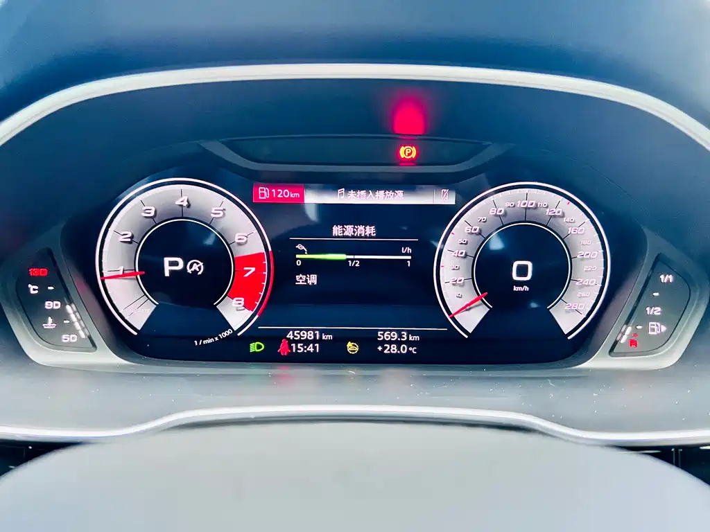 Audi Q3 — фото 13