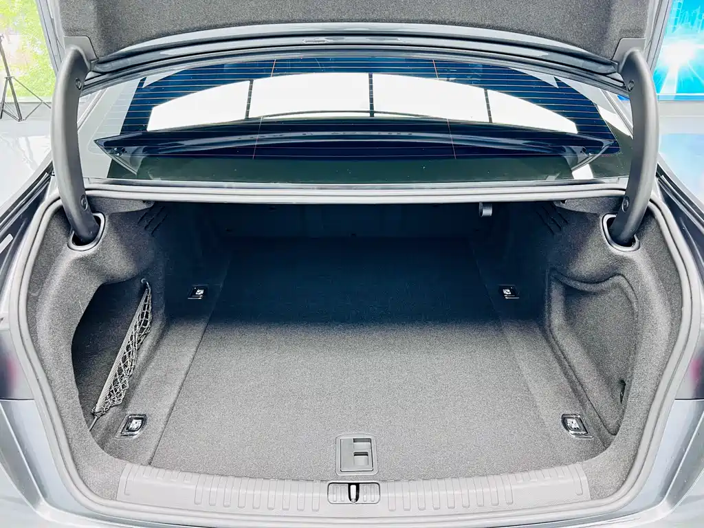 Audi A6L — фото 23