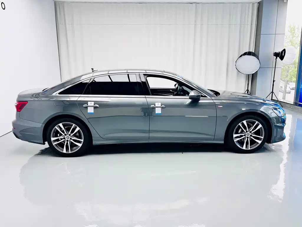 Audi A6L — фото 5